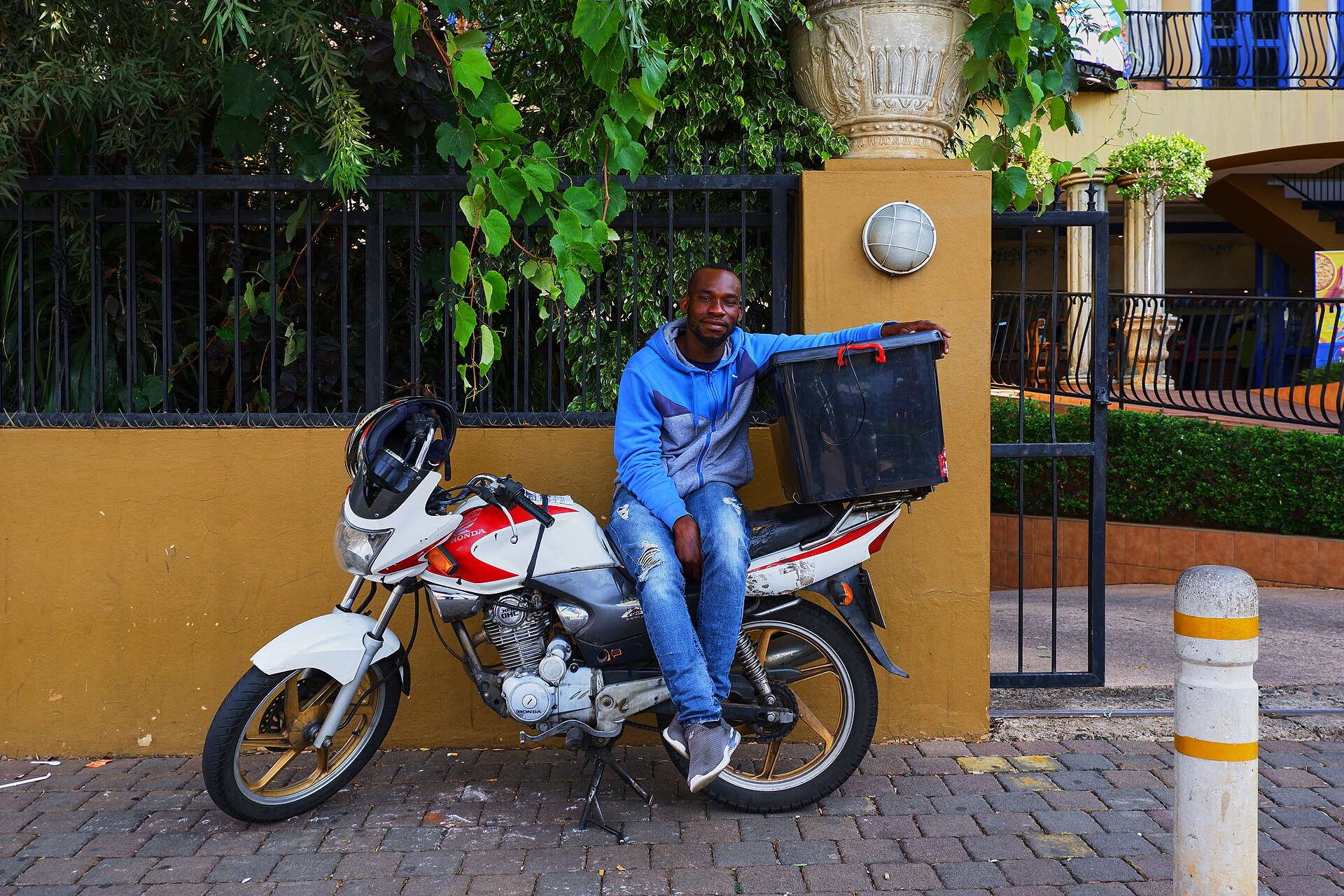 Moto delivery